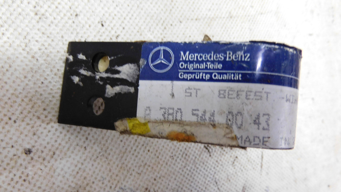 Halter Befestigungswinkel A3805440043 Mercedes Benz