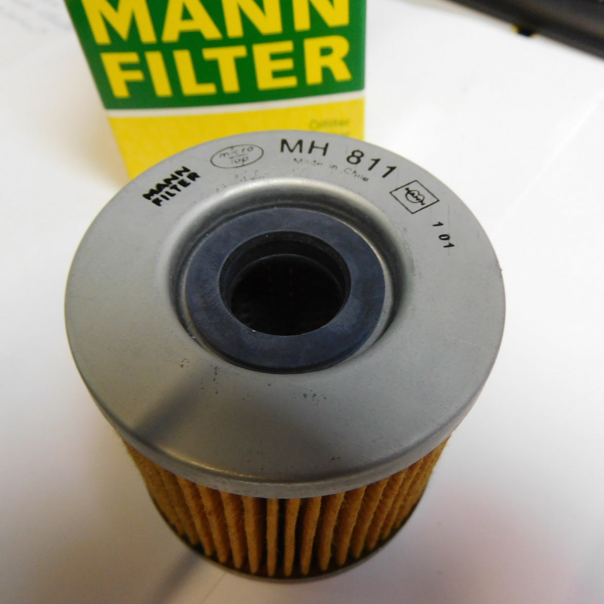Ölfilter Filtereinsatz MH811 MANN Filter Suzuki GSX GSF GR GS