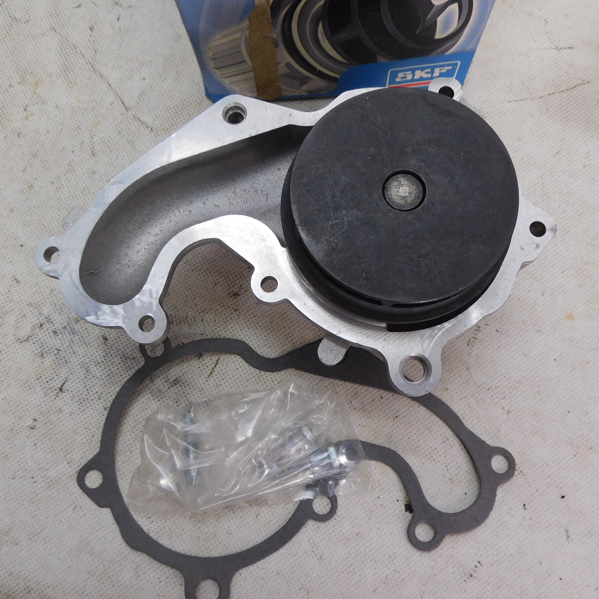 Wasserpumpe Pumpe mit Dichtung VKPC84416 SKF Ford Fiesta Transit Focus Mondeo C-Max