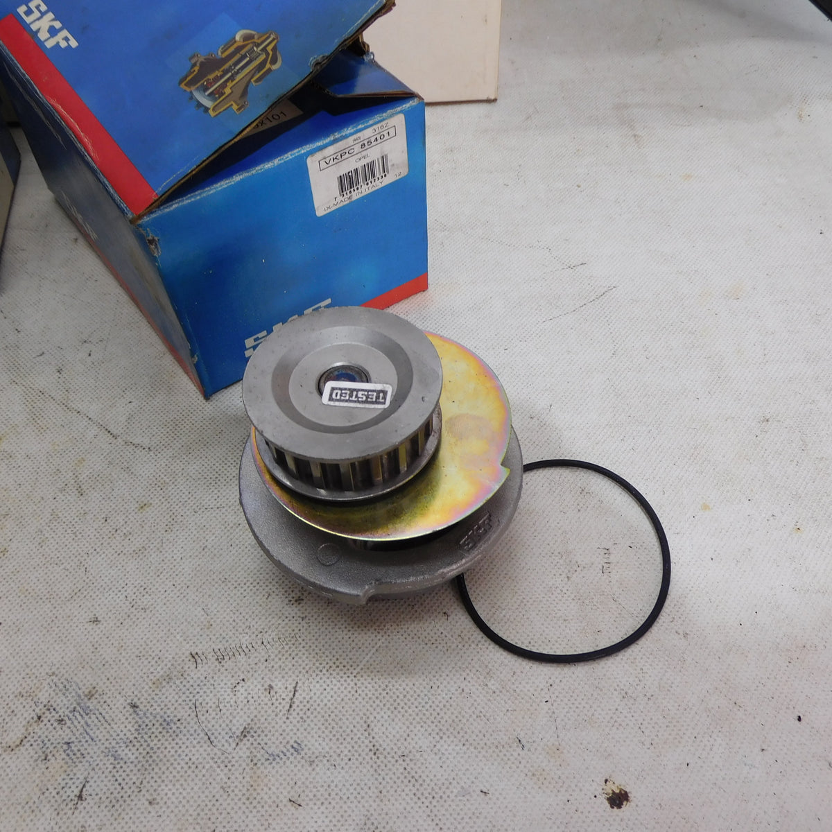Wasserpumpe Pumpe mit Dichtung VKPC85401 SKF Opel Kadett Corsa Ascona Vectra
