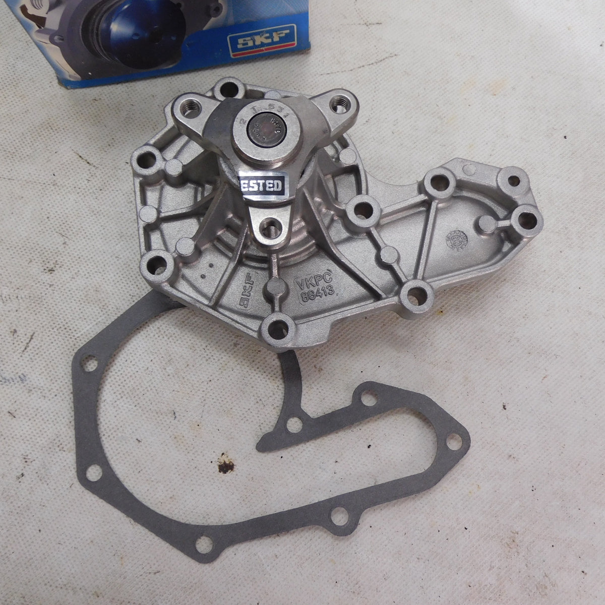 Wasserpumpe Pumpe mit Dichtung VKPC86413 SKF Renault Dacia Volvo Mitsubishi Opel Movano