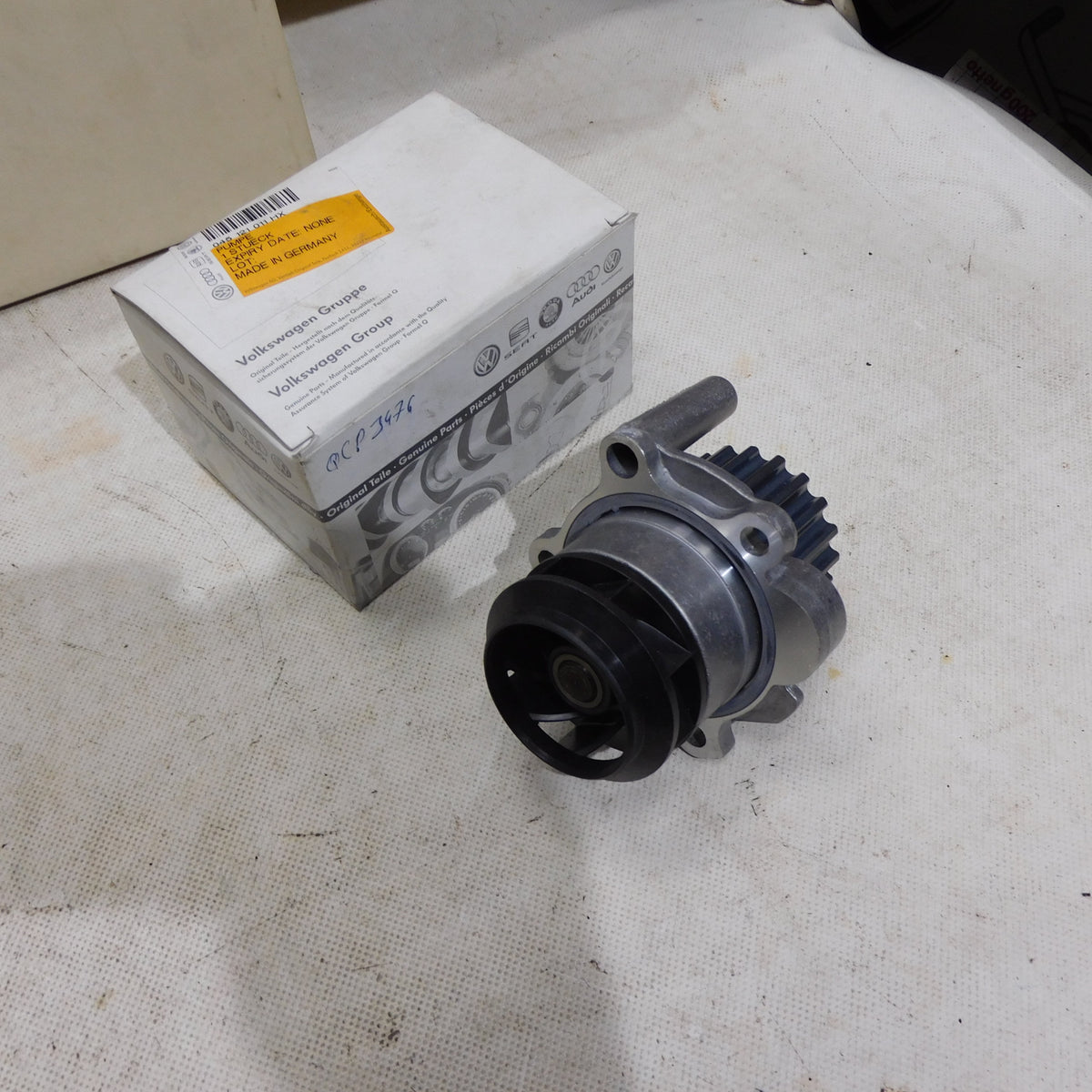 Wasserpumpe Pumpe mit Dichtung 045121011HX Audi A2 A3 Skoda Fabia Oktavia VW Golf T5 Polo