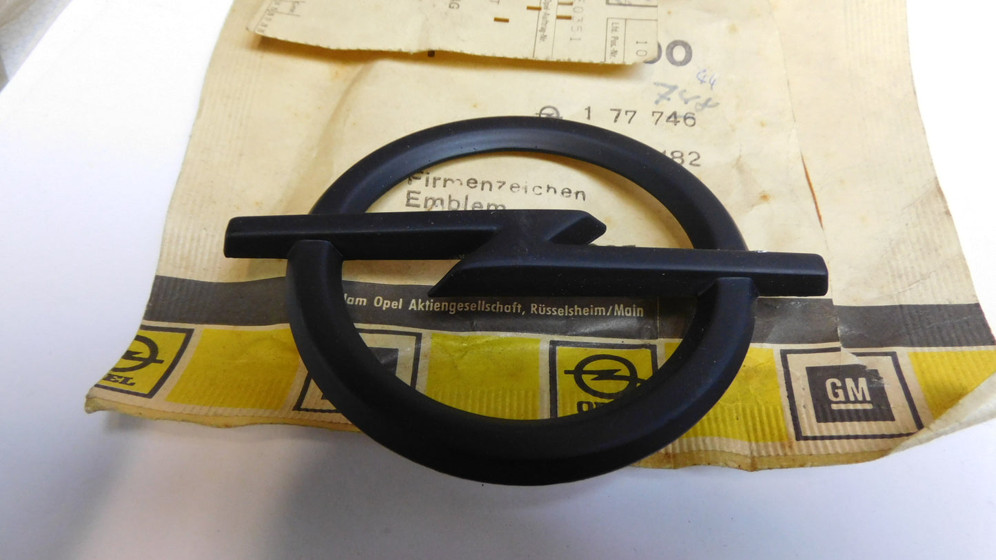 Firmenzeichen Emblem Logo schwarz 9288105 177744 177748 Opel Manta B