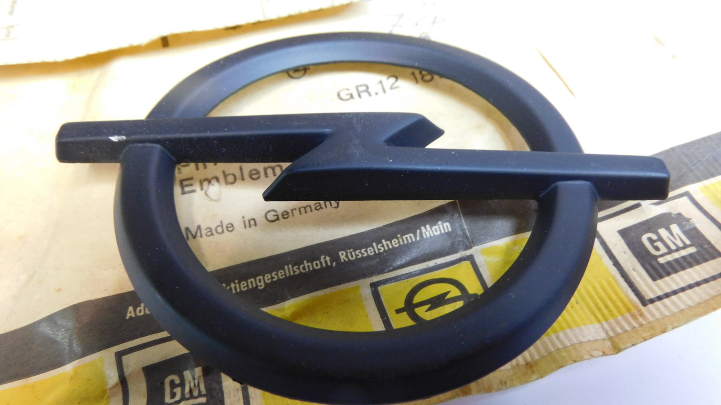 Firmenzeichen Emblem Logo schwarz 9288105 177744 177748 Opel Manta B
