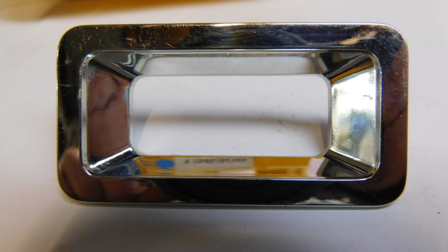 Rosette Abdeckung Türinnensicherung chrom 136308 3439824 Opel Manta Rekord Commodore