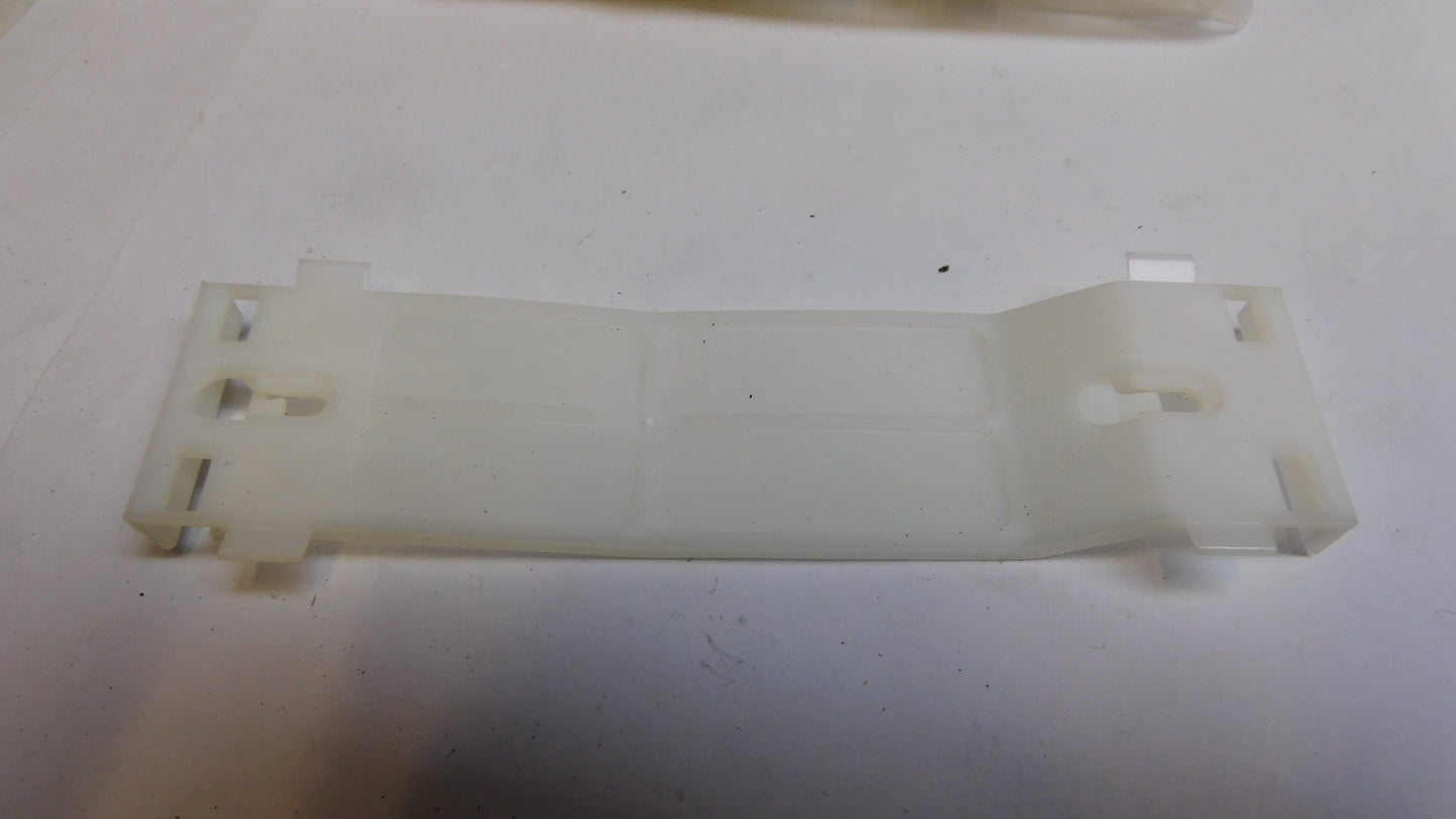 Halteklammer Halter Heckklappe 90414731 129945 Opel Astra F