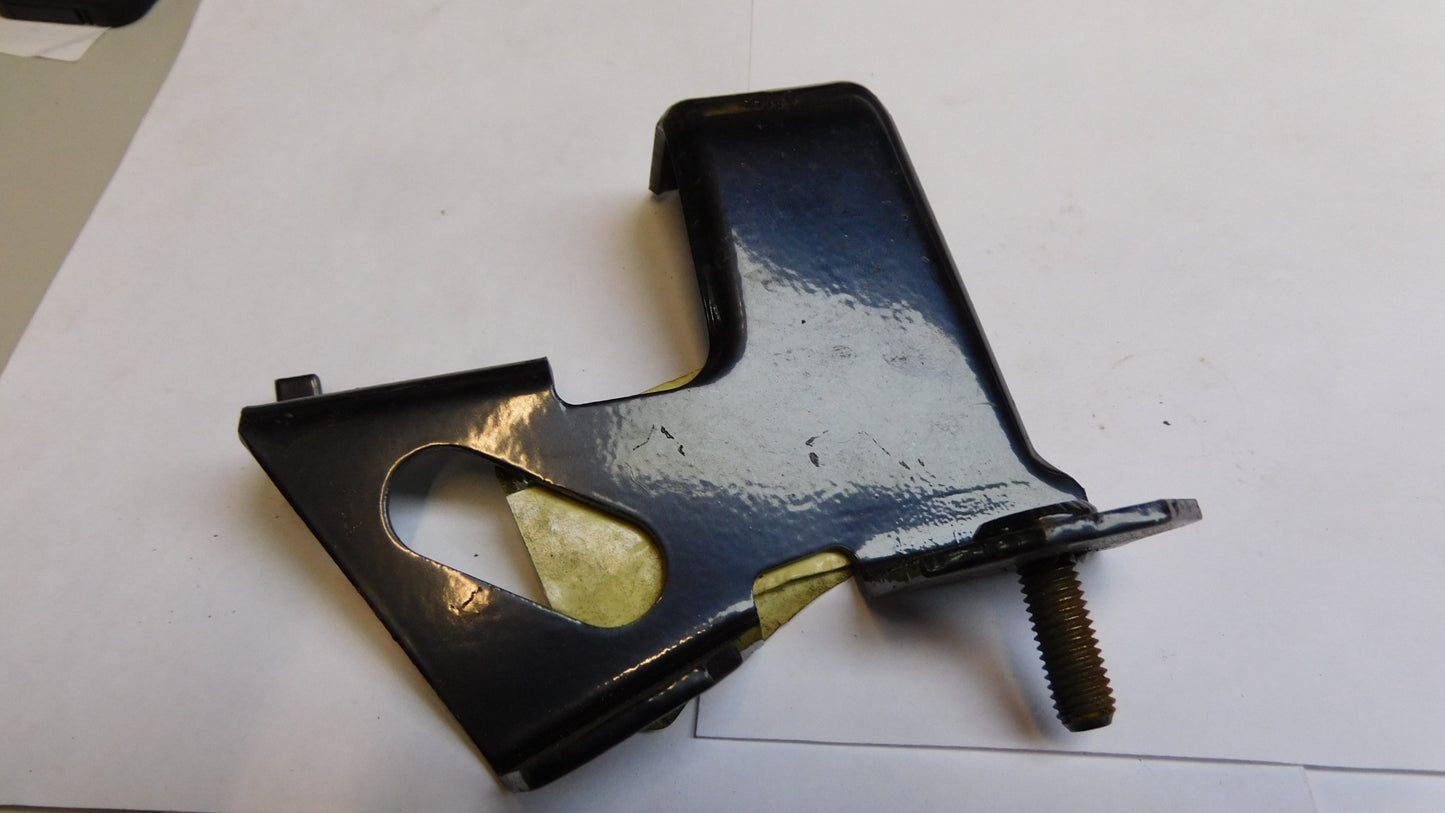 Halter Stoßstange hinten links 1406267 90457898 Opel Omega A Kombi Caravan