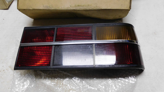 Heckleuchte Schlussleuchte rechts 1223101 90230626 Opel Monza Senator A