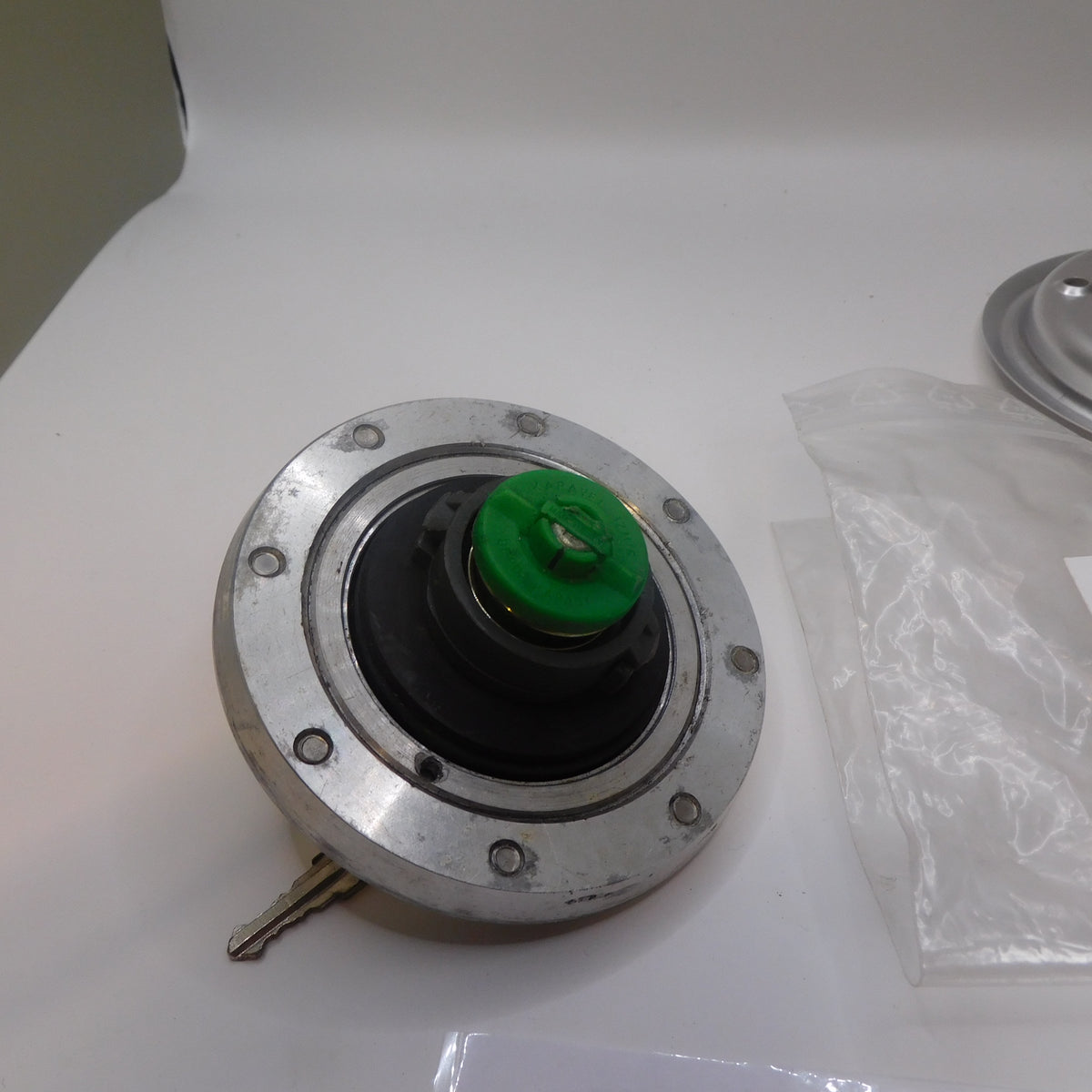 Tankdeckel Abschlussring mit integriertem Schloss mit Schlüssel Aluminium 9308 9315 Jom Golf 1 Kadett E