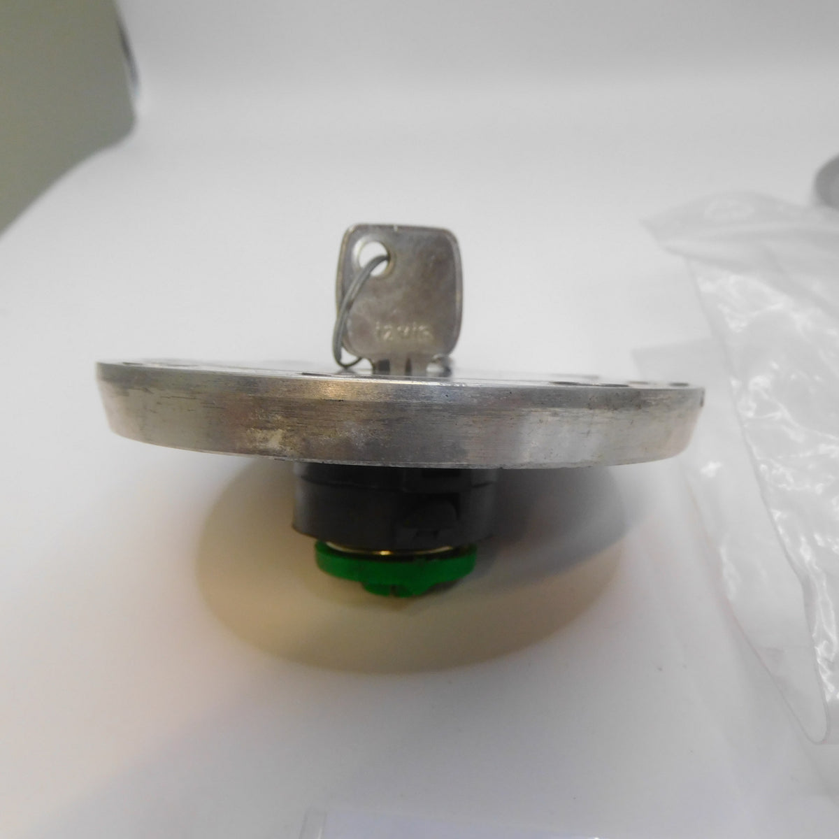 Tankdeckel Abschlussring mit integriertem Schloss mit Schlüssel Aluminium 9308 9315 Jom Golf 1 Kadett E
