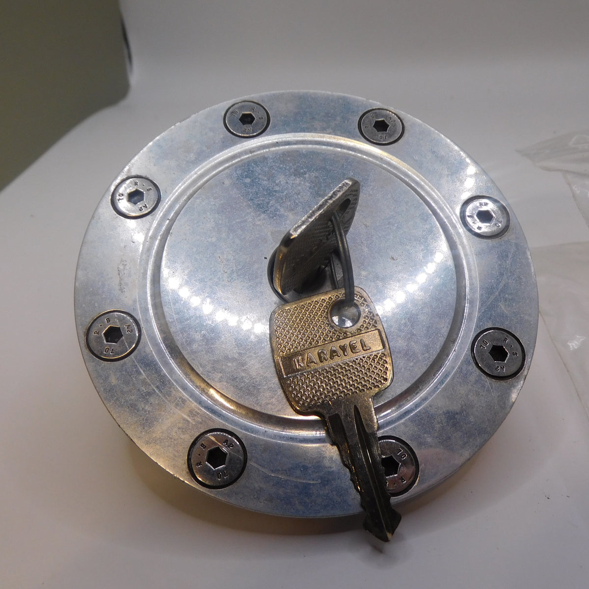 Tankdeckel Abschlussring mit integriertem Schloss mit Schlüssel Aluminium 9308 9315 Jom Golf 1 Kadett E