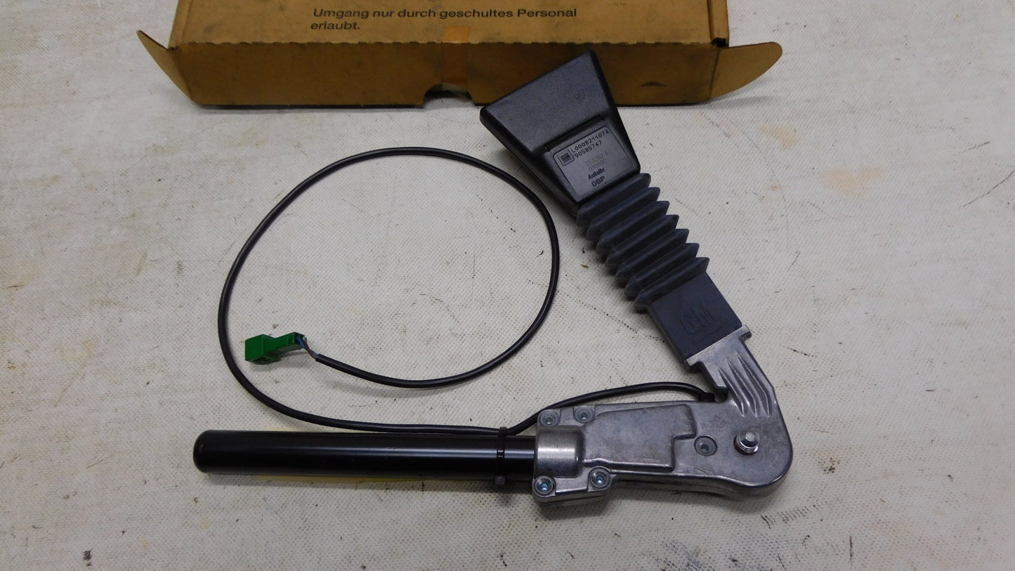 Gurtstraffer Gurtschloss Vordersitz links 90543027 197467 Opel Vectra B