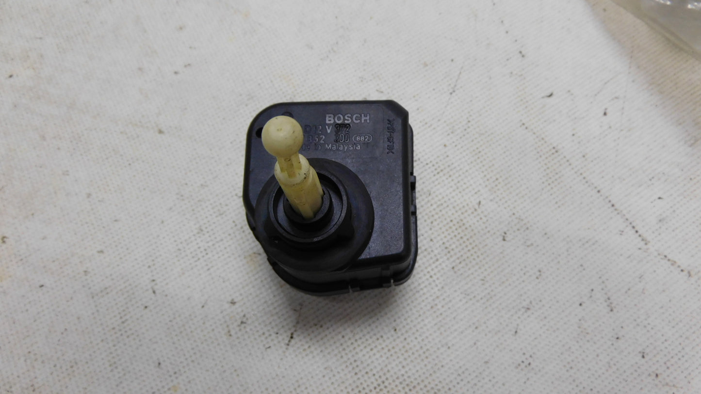 Stellmotor Scheinwerfer beidseitig 1207347 90389190 Opel Corsa A Astra F Combo Tigra