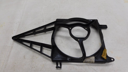 Lufttrichter Lüfterzarge 1314493 90265780 Opel Kadett E 1.3 Vectra A 1.6