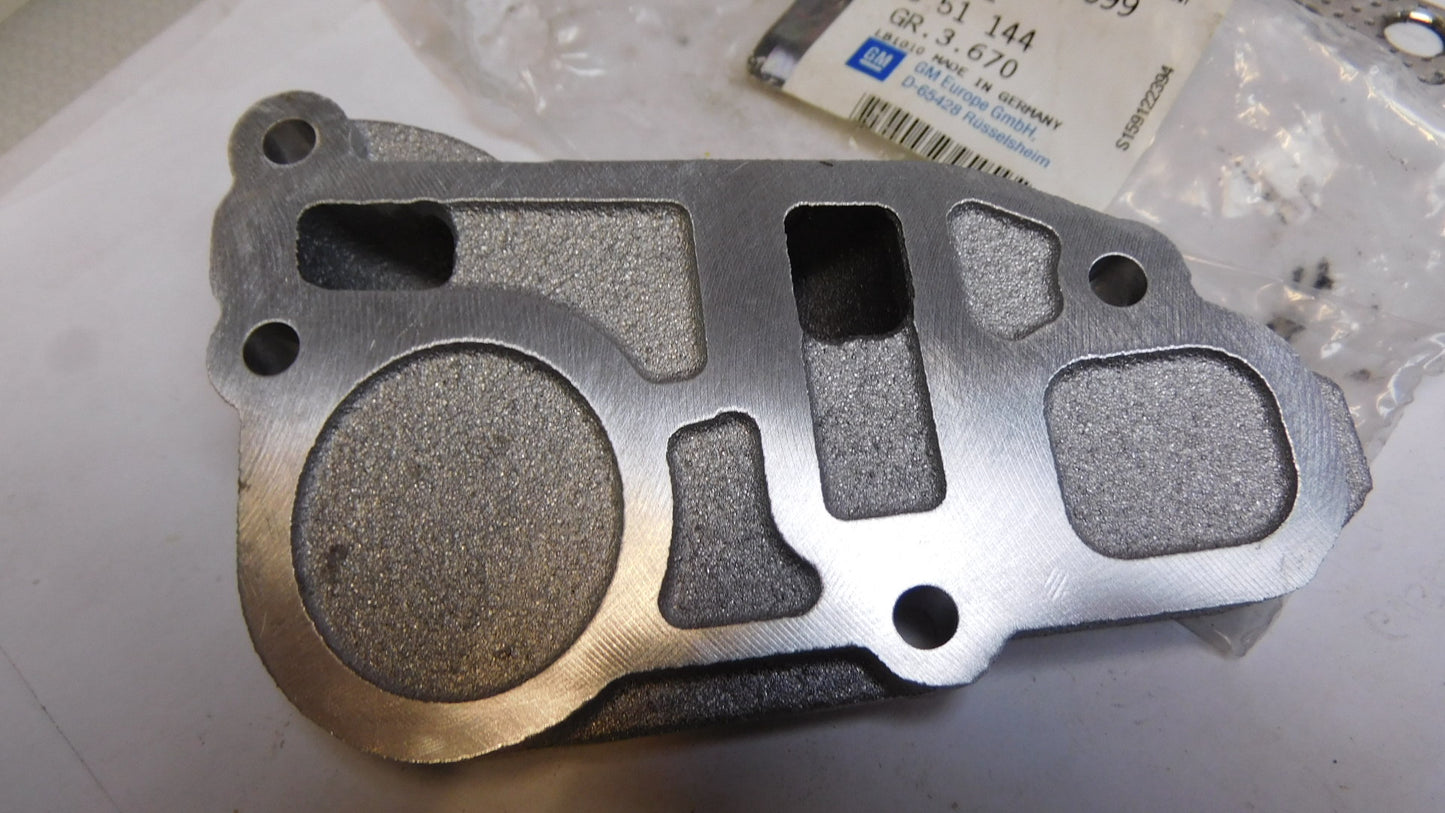 Abdeckplatte AGR Ventil 55562899 Opel Zafira Signum Vectra Z22YH