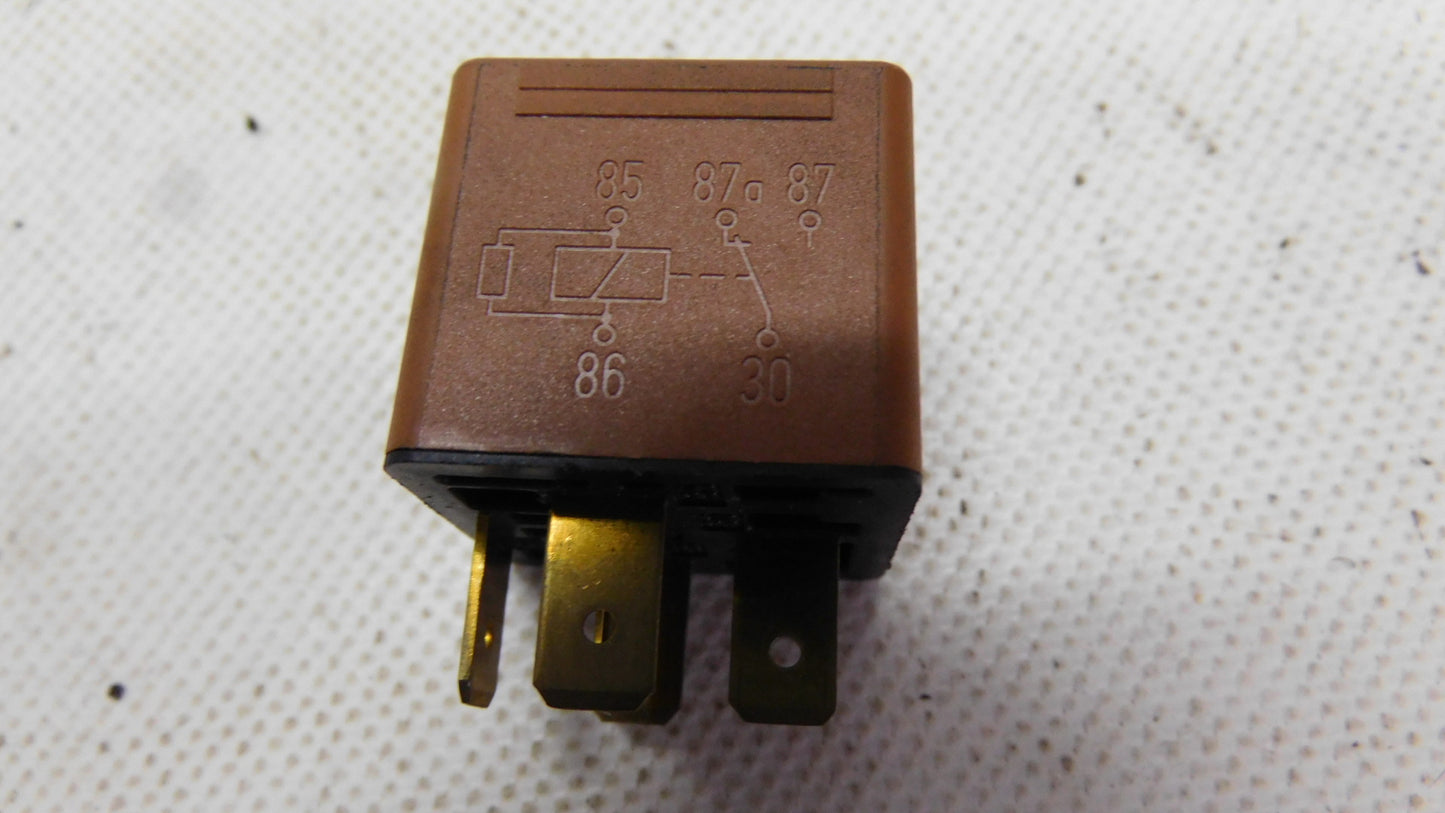 Relais Arbeitsstrom Kühlerlüfter 6238564 90543014 Opel Corsa B Astra F Vectra A