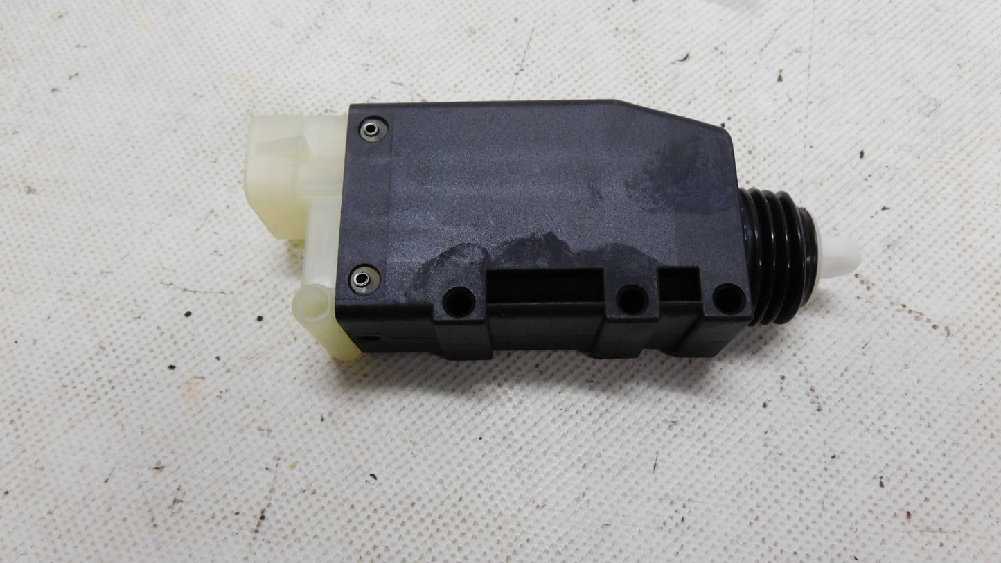 Stellelement Motor Zentralverriegelung 1207144 90493703 Opel Omega B Astra F G