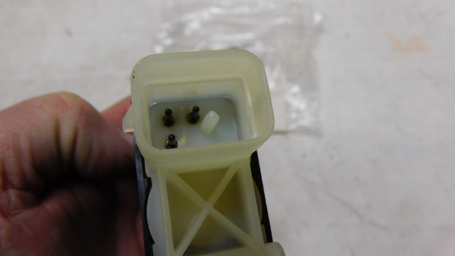 Stellelement Motor Zentralverriegelung 1207144 90493703 Opel Omega B Astra F G