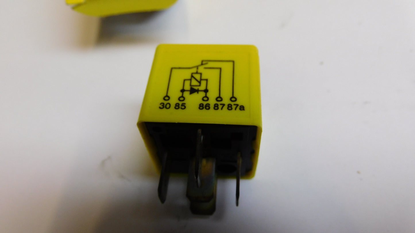 Relais Arbeitsstrom 24V 20A 5-polig 0332204204 Bosch DAF DEUTZ FAHR KHD MAN