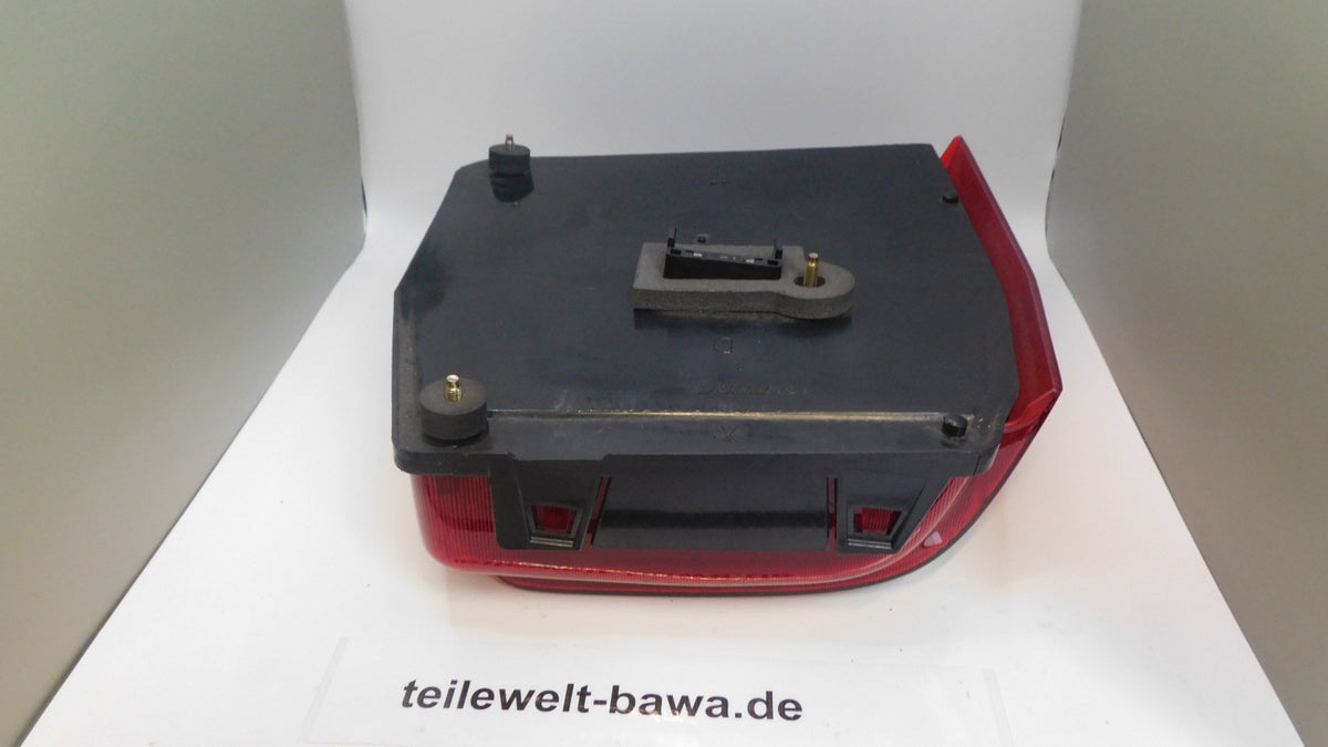 Rückleuchte rechts mit Lampenträger 7700363 Fiat Uno 146