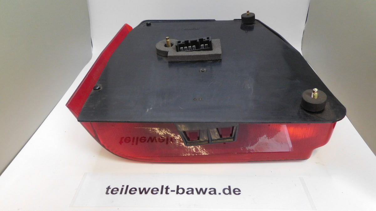 Rückleuchte rechts mit Lampenträger 7700363 Fiat Uno 146