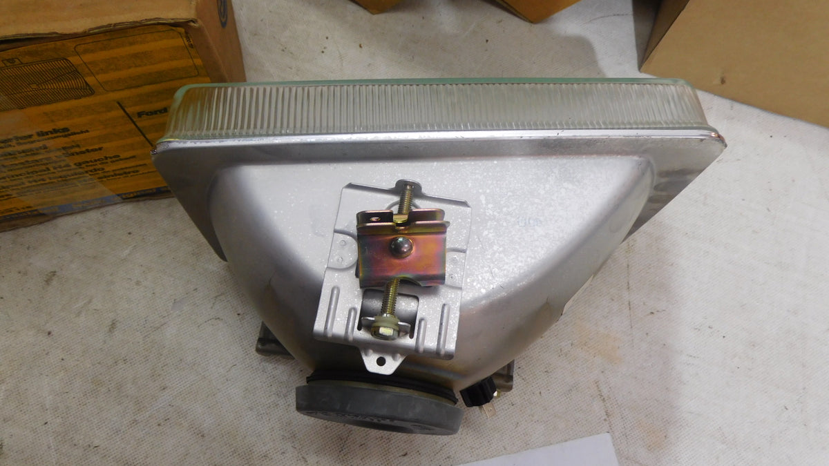 Hauptscheinwerfer Scheinwerfer vorne links 1AG003116091 Hella Ford Taunus >9/82