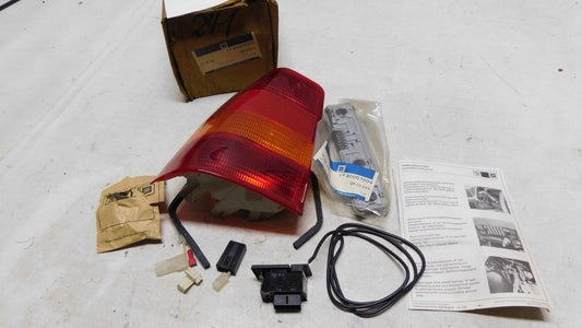 Einbausatz Nebelscheinwerfer Heckleuchte links 1712241 90008813 Opel Kadett E Schrägheck CC