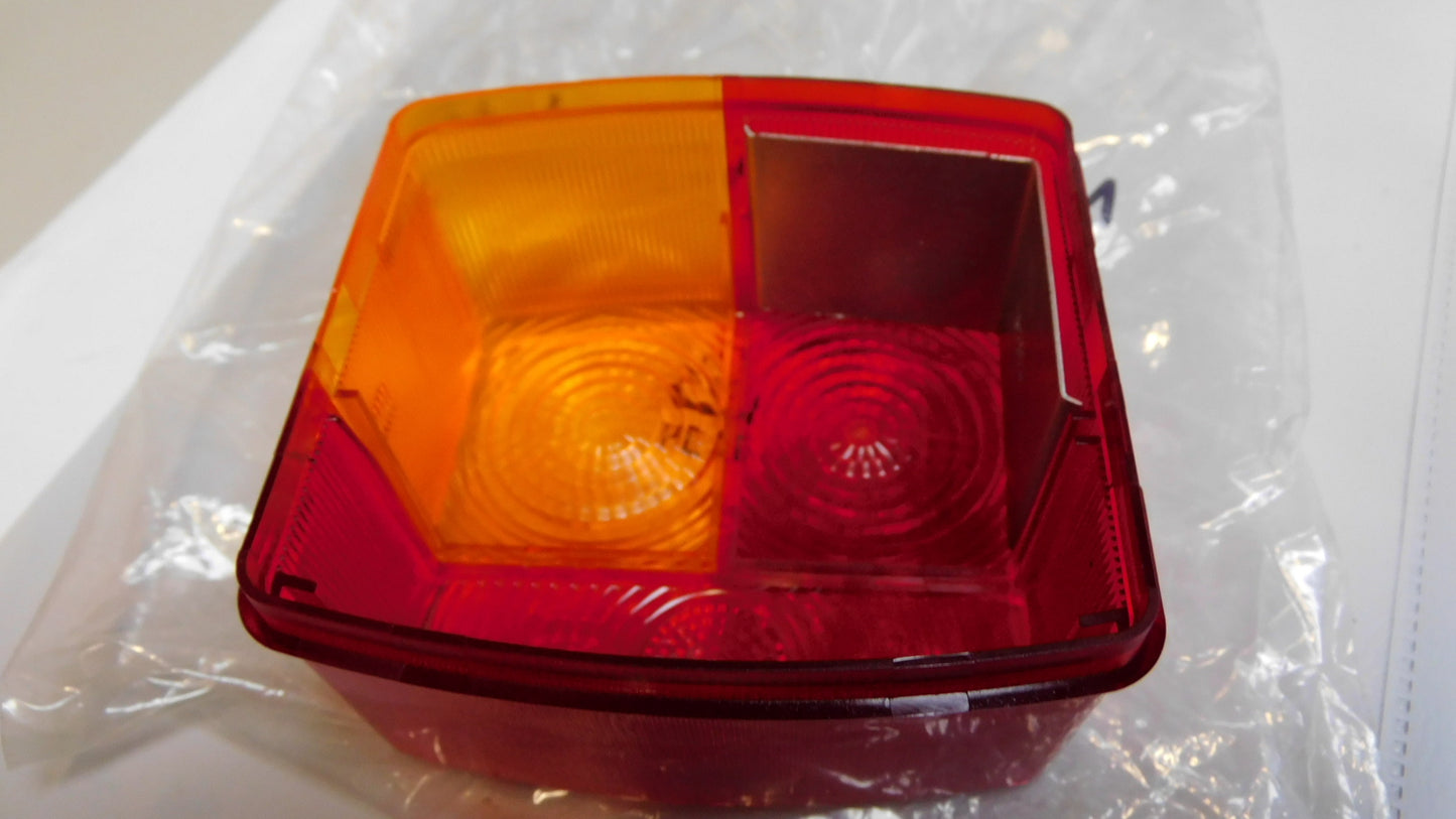 Rücklichtglas Lichtscheibe rechts 9EL137308001 Hella Case Volvo DAF Deutz Same Kubota