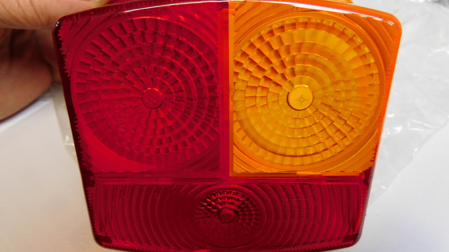 Rücklichtglas Lichtscheibe rechts 9EL137308001 Hella Case Volvo DAF Deutz Same Kubota