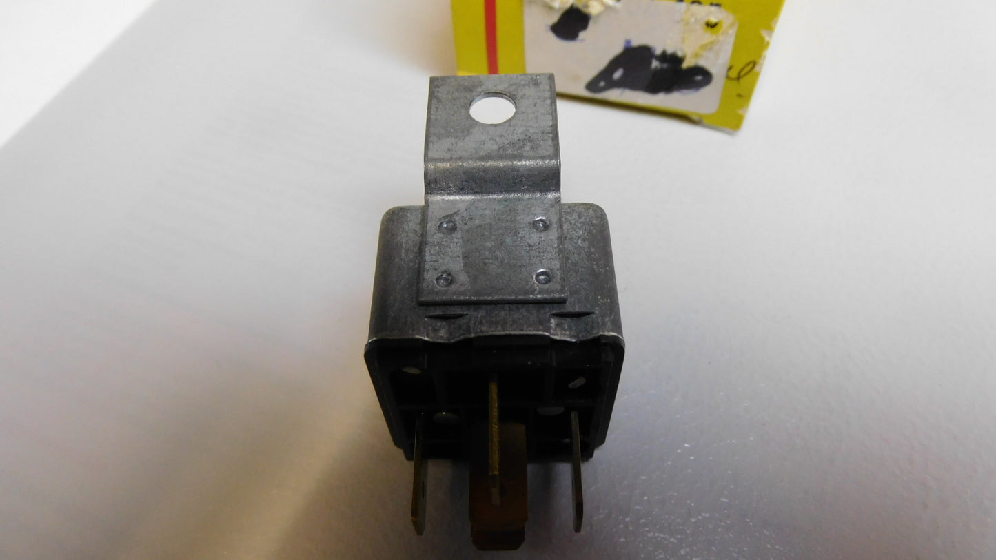 Relais Kühlerlüfter 0332204125 Bosch VW Volvo Saab Audi VW