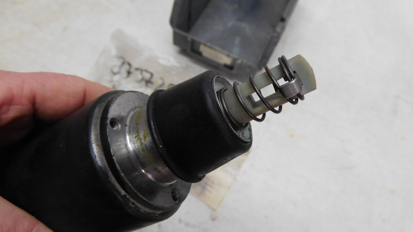 Magnetschalter Anlasser 0331402209 Bosch Volvo KHD Case