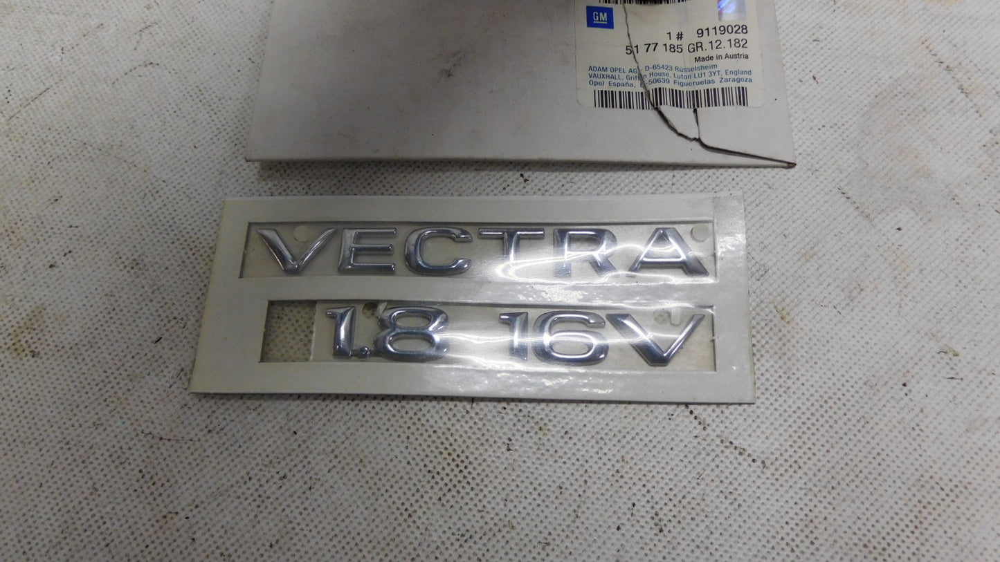 Schrift Schriftzug Heck 5177185 9119028 Opel Vectra B 1.8 16V