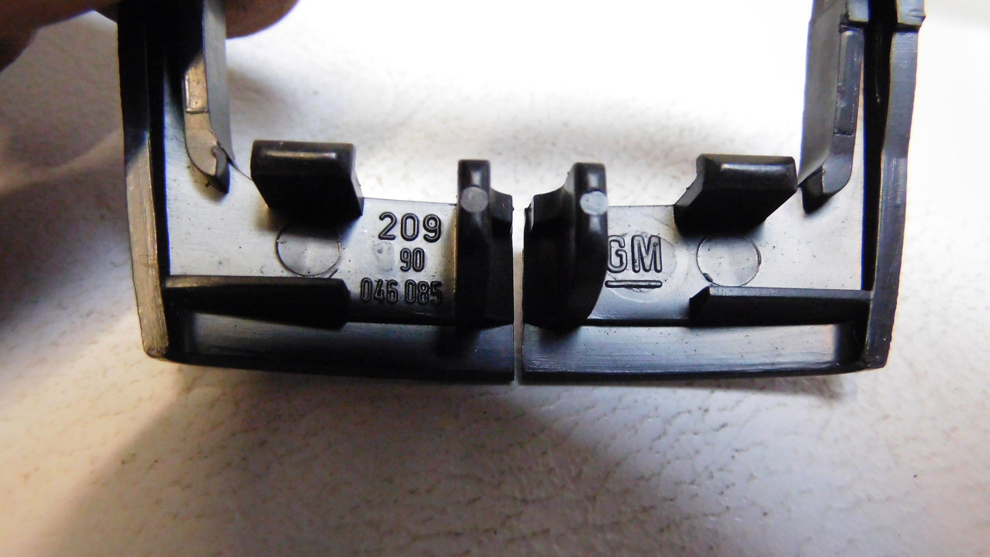 Einsatz Umlenkarm Sicherheitsgurt 198370 90046085 Opel Corsa A B Tigra A Ascona C