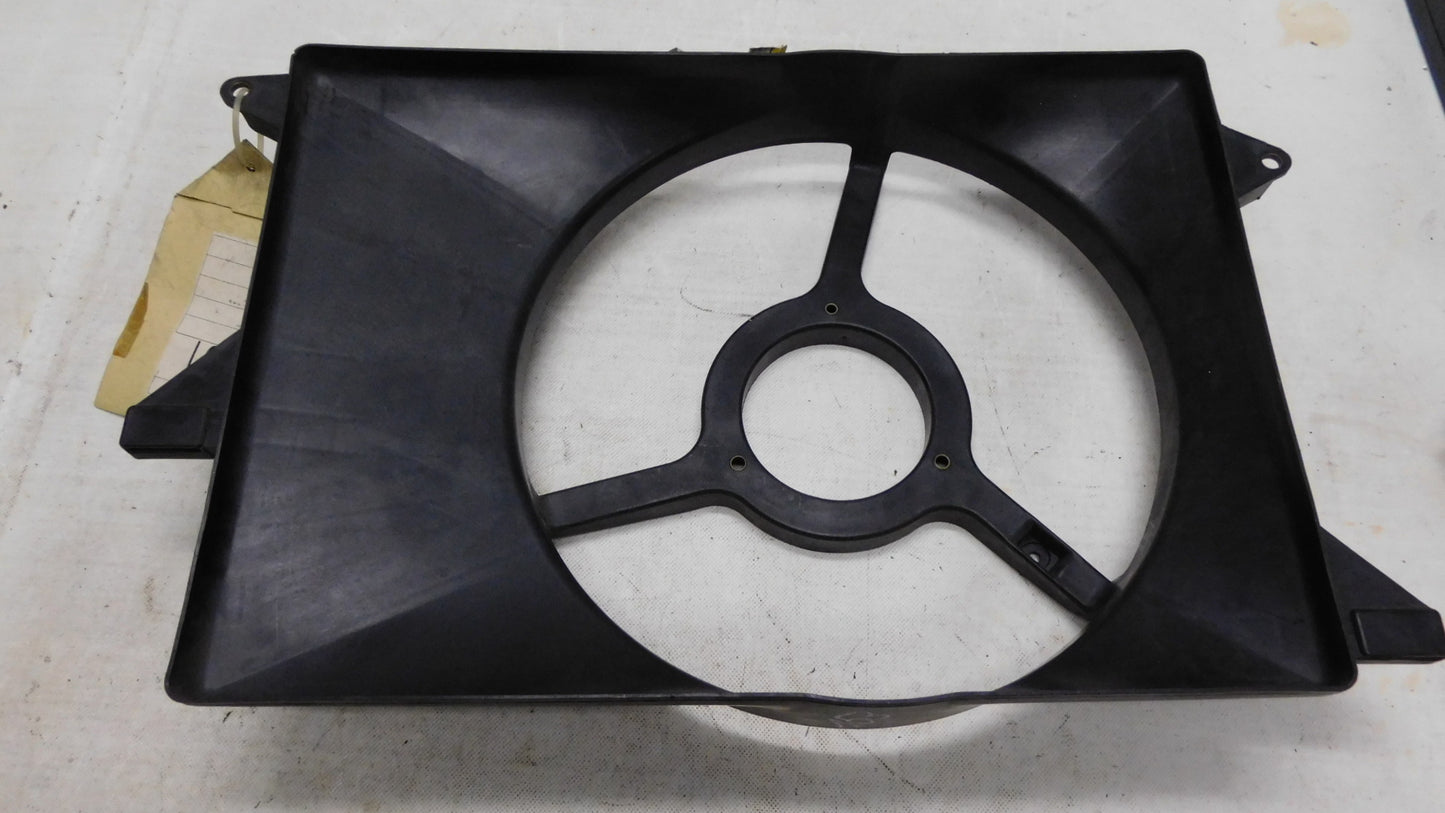 Lufttrichter Lüfterzarge 1341153 90448148 Opel Omega B 2.0i