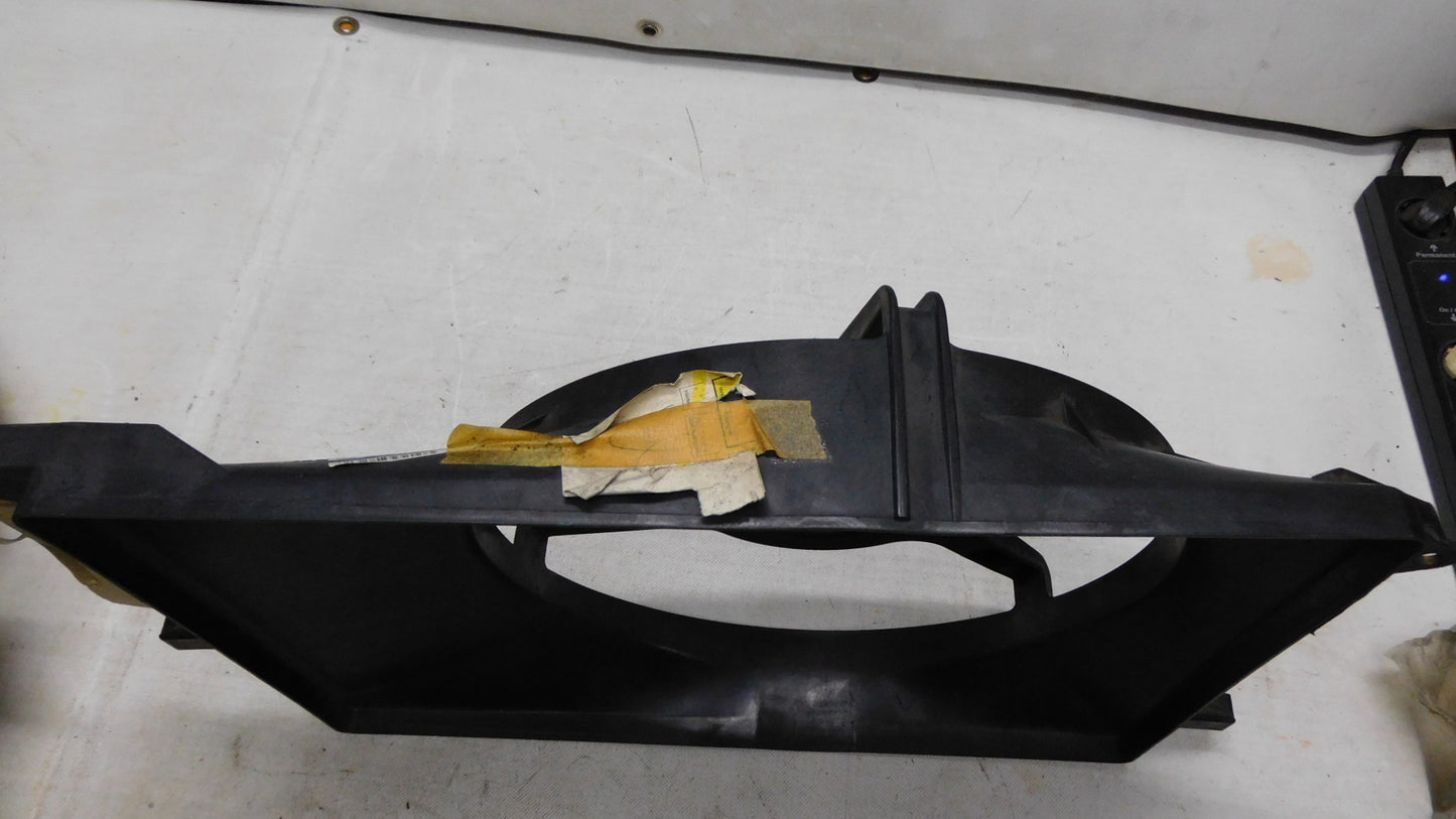 Lufttrichter Lüfterzarge 1341153 90448148 Opel Omega B 2.0i