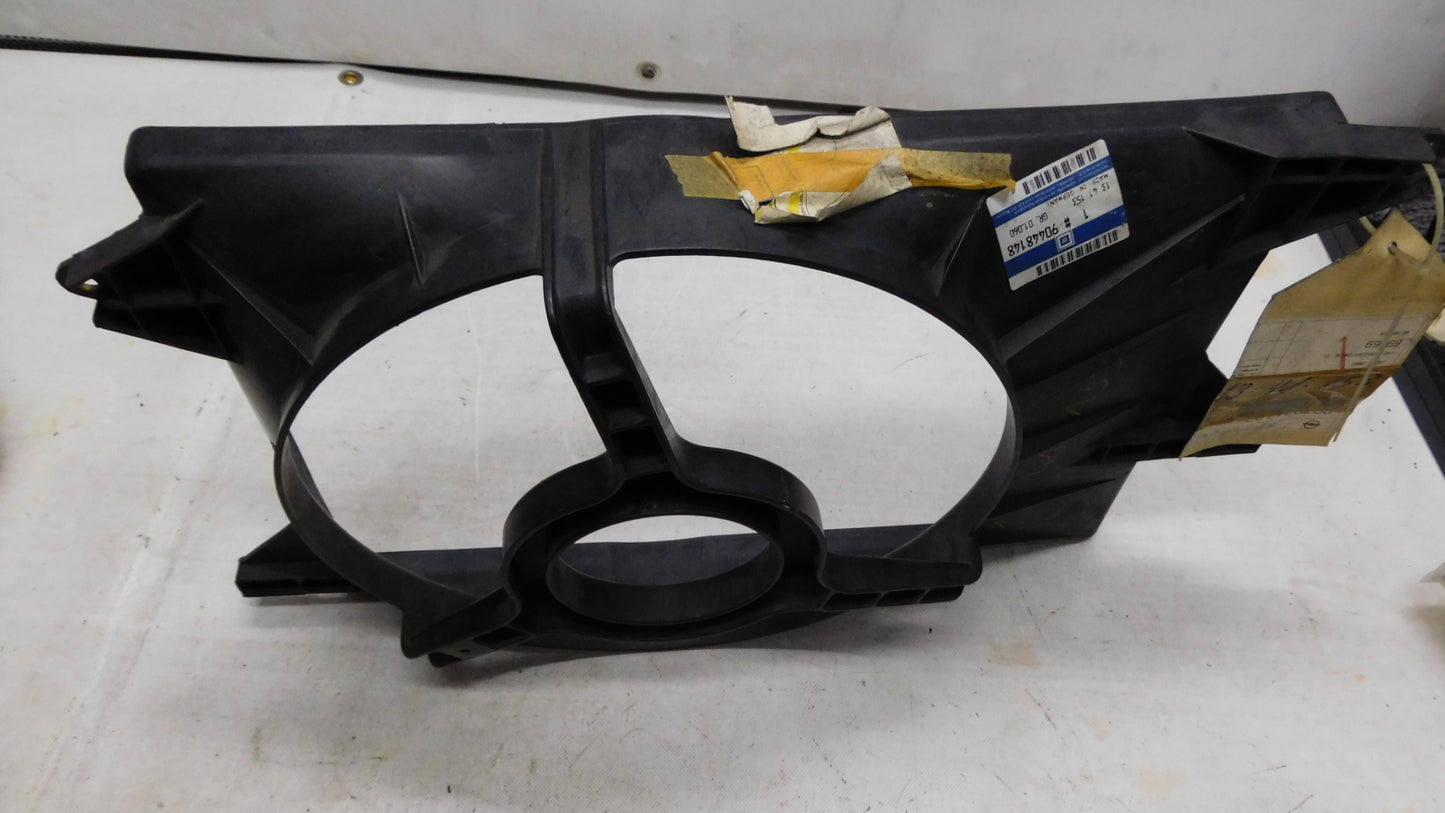 Lufttrichter Lüfterzarge 1341153 90448148 Opel Omega B 2.0i