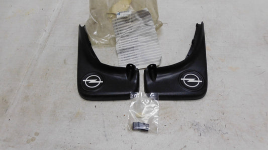 Schmutzfänger hinten 1718035 90513554 Opel Corsa B Tigra A