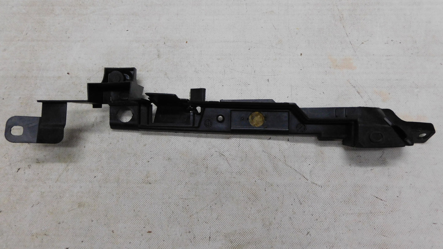 Abdeckung Halterung 6101458 13266902 Opel Corsa D
