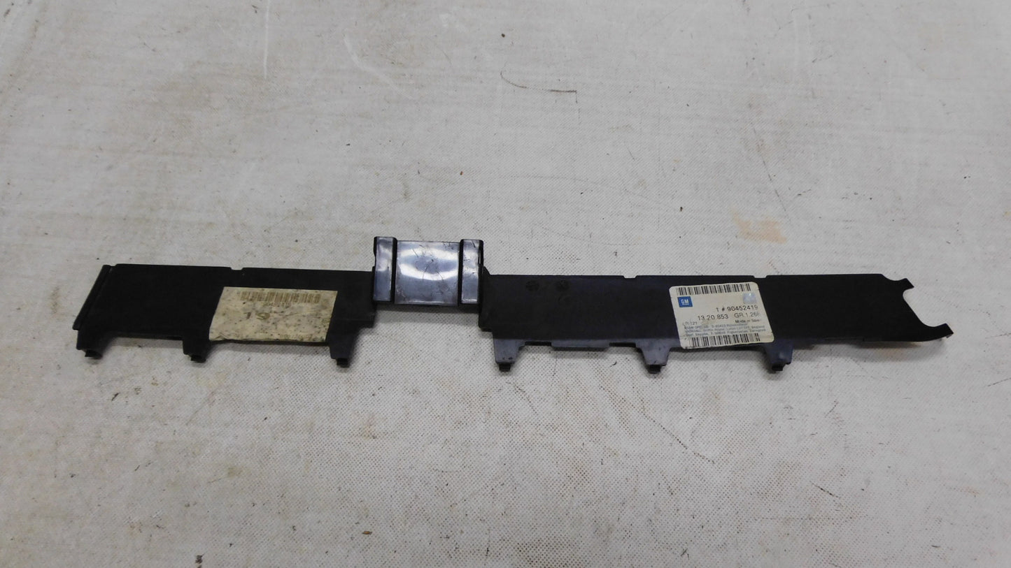 Abdeckung Luftführung Kühlergrill 1320853 90452419 Opel Astra F