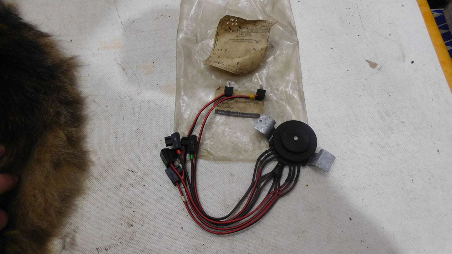 Regler Modulator Lautsprecher Boxen 1784586 90057735 Opel GM Oldtimer