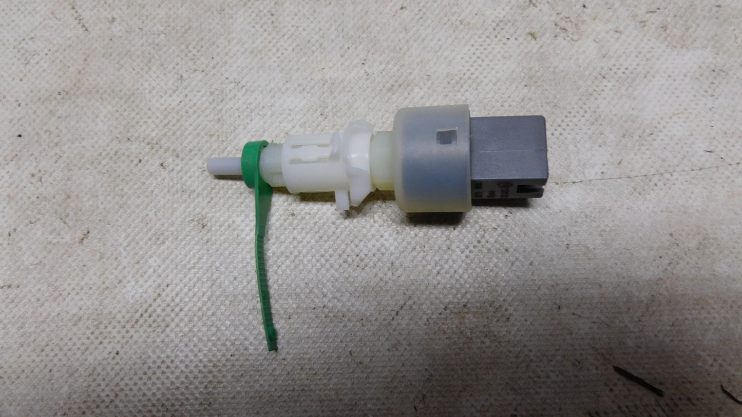 Schalter Kupplungsbetätigung 46752843 Fiat Doblo Punto Alfa Romeo GTV 166 Spider