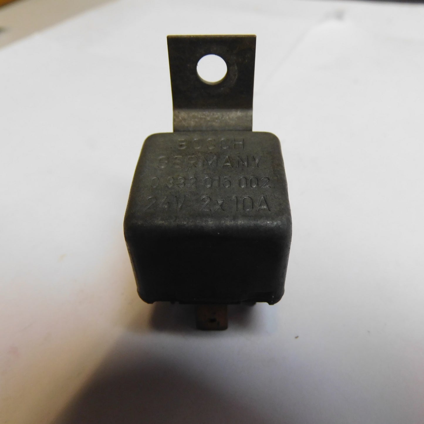 Relais Universalrelais Arbeitsstrom 24V 2 x 10A 0332015002 Bosch Scania L Serie