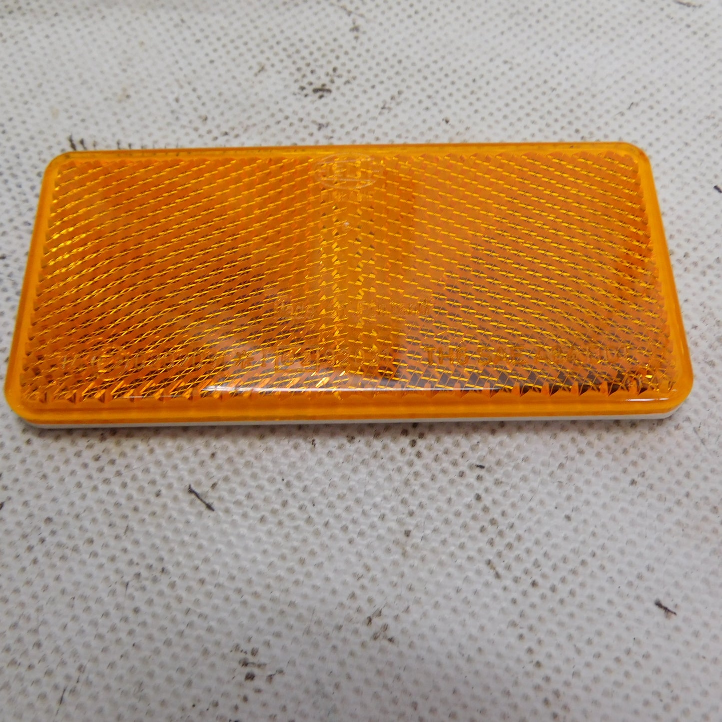 Rückstrahler 94x44 mm gelb geklebt 8RA003326041 Hella