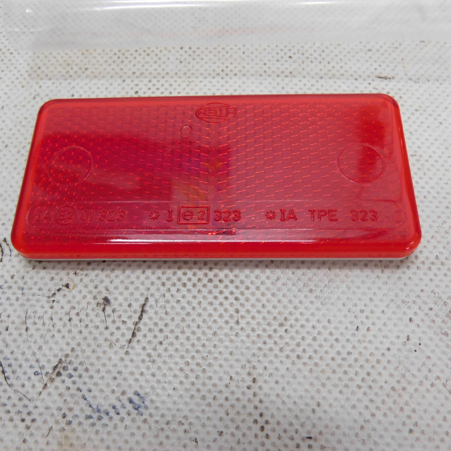 Rückstrahler 94x44 mm rot geklebt 8RA003326031 Hella