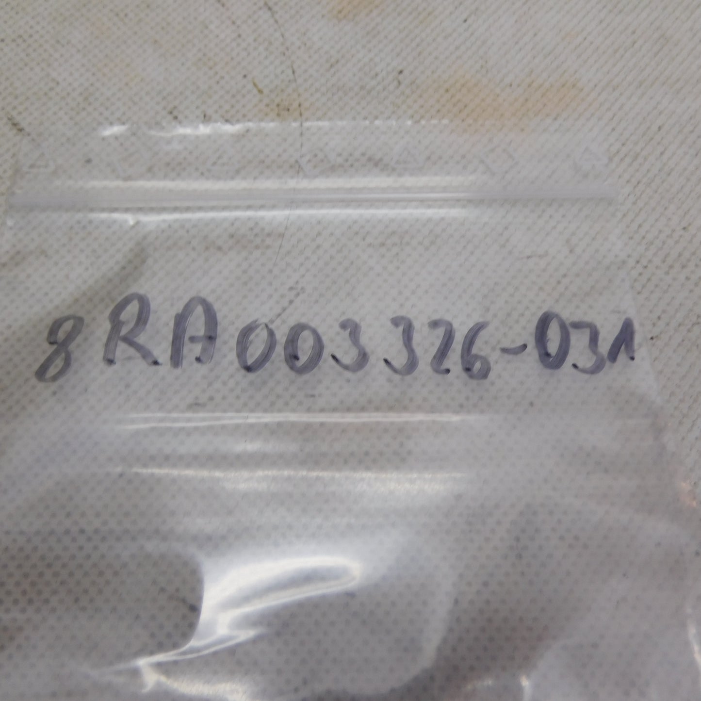 Rückstrahler 94x44 mm rot geklebt 8RA003326031 Hella