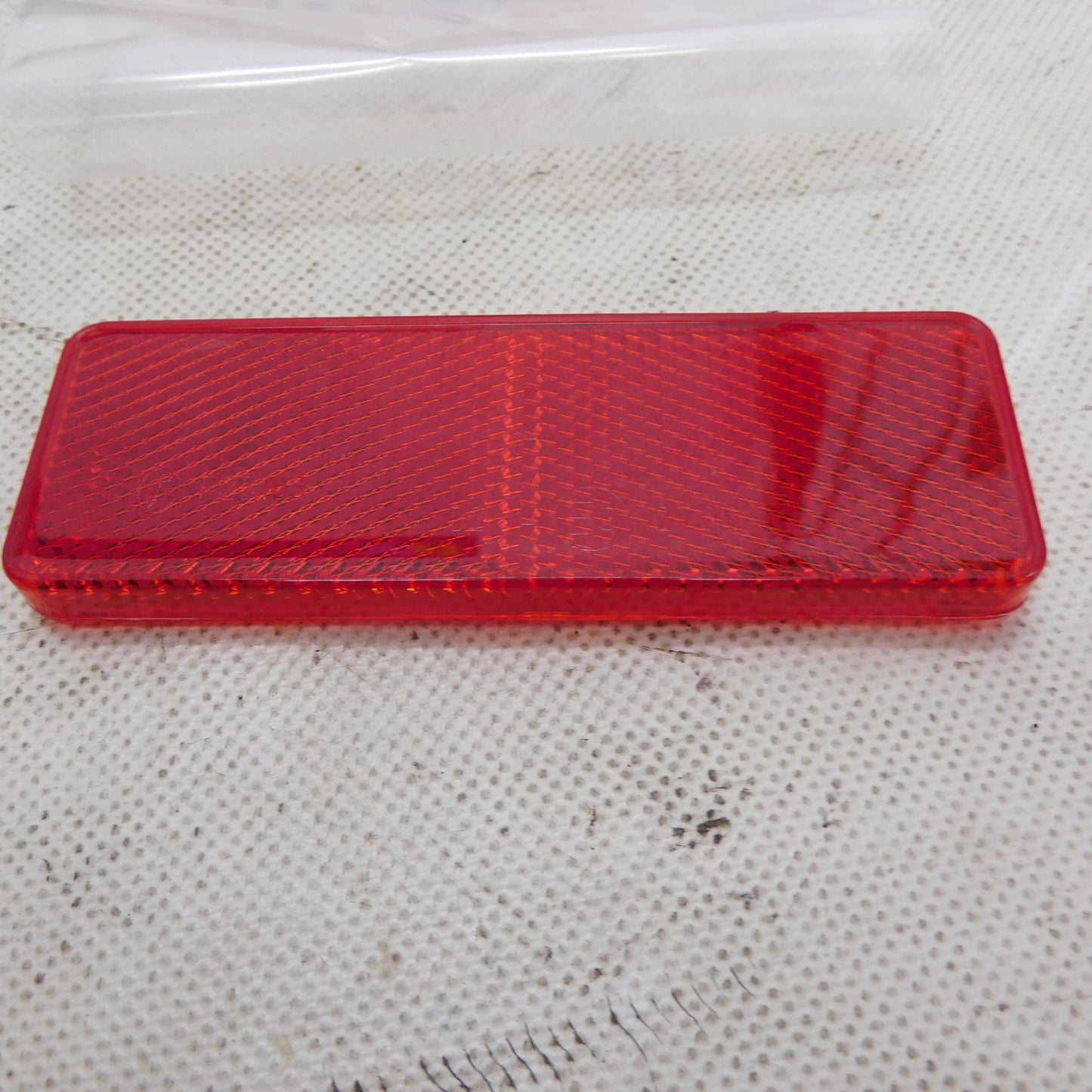 Rückstrahler Reflektor 112x38 mm rot geklebt P22103  VW Golf 1 Porsche 914