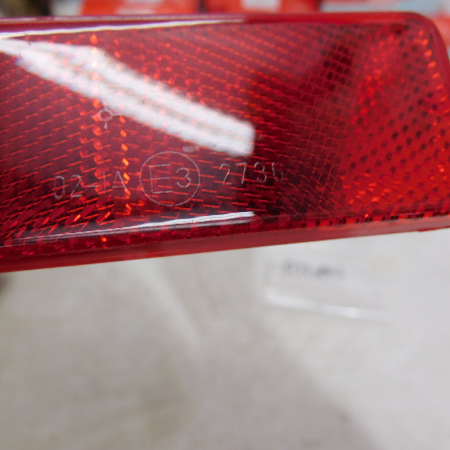 Rückstrahler Reflektor 112x38 mm rot geklebt P22103  VW Golf 1 Porsche 914