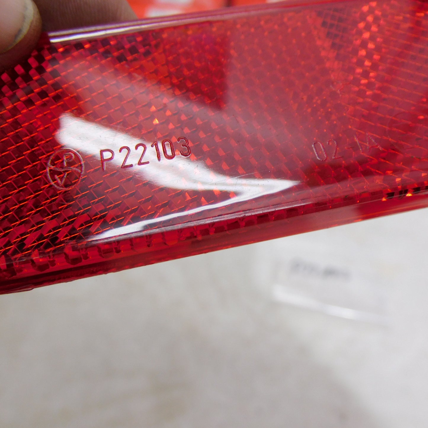 Rückstrahler Reflektor 112x38 mm rot geklebt P22103  VW Golf 1 Porsche 914