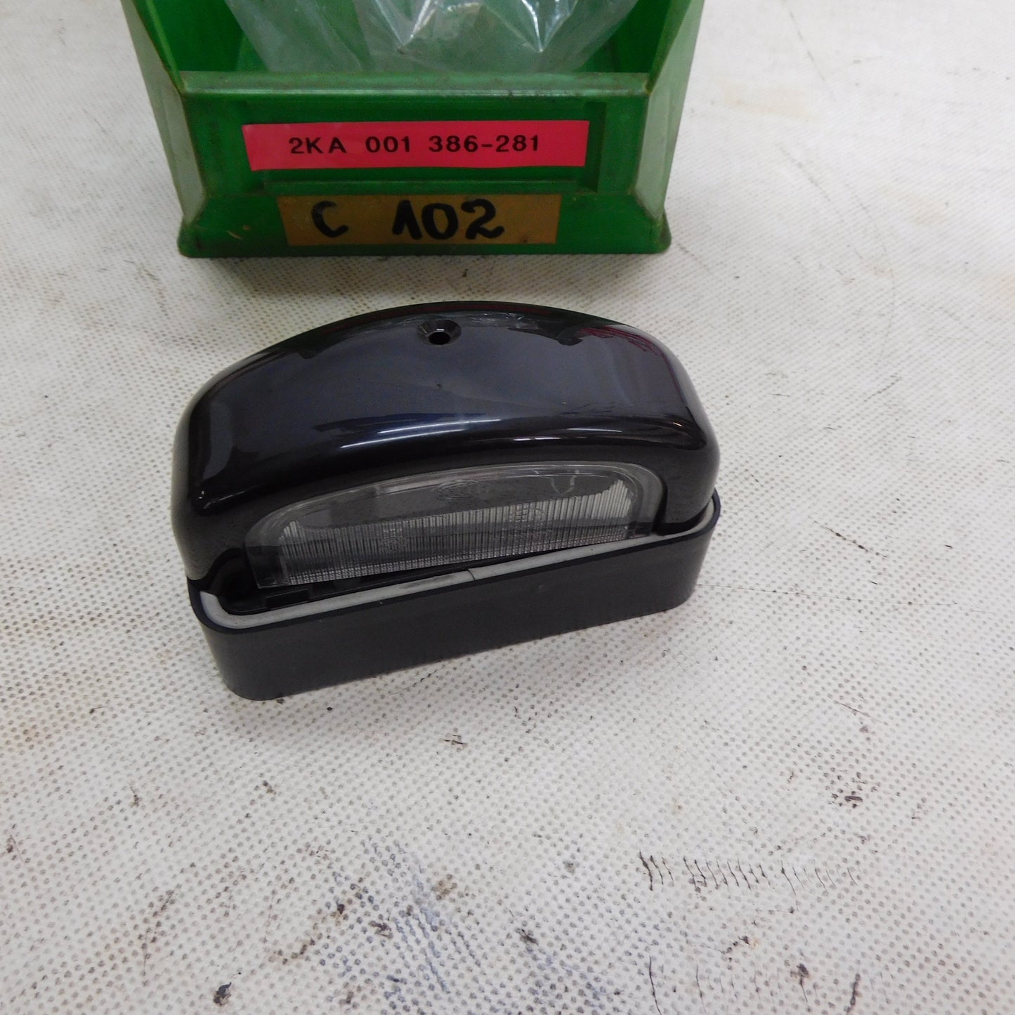 Kennzeichenleuchte 5W 12V 2KA001386281 Hella MERCEDES-BENZ NG T2/L LK/LN2