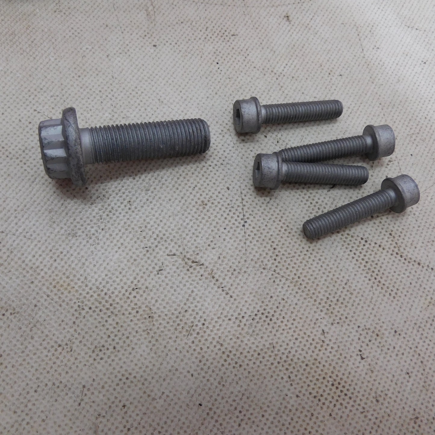 Schraubenkit Riemenscheibe  80001263 Corteco VW Skoda